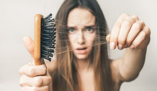 Khắc phục tóc rụng ngay tại nhà chỉ với 6 bí quyết đơn giản