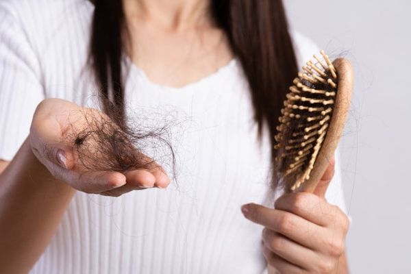 Cách giảm rụng tóc sau sinh hiệu quả xóa tan nỗi lo của chị em